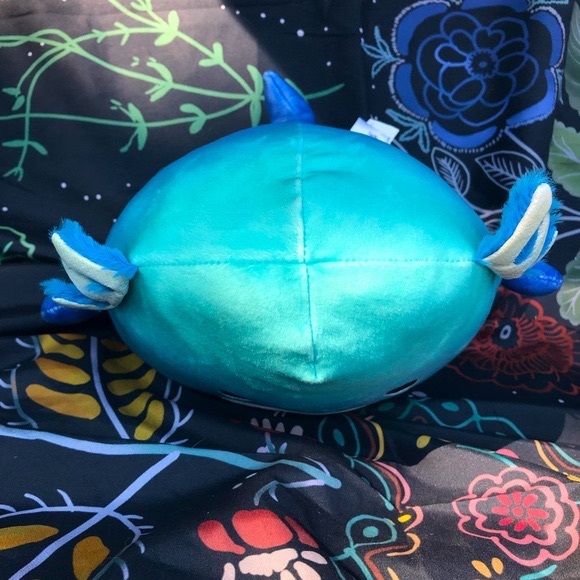 Squishmallows 8” Miss Vi the Axolotl, Light/Dark Blue Ombré - Picture 4 of 7